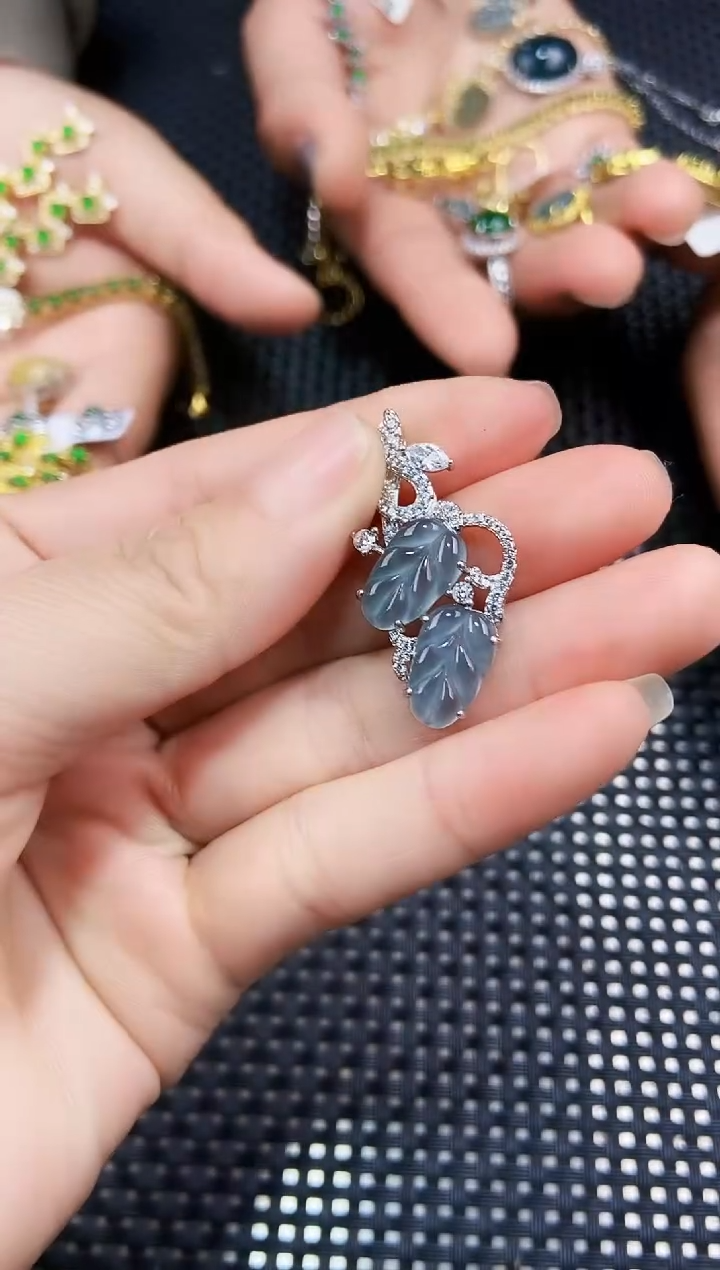 【闪购商品】翡翠颈饰未镶嵌111111111