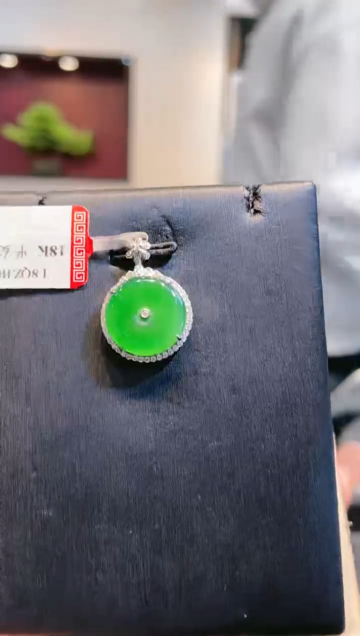 【闪购商品】翡翠颈饰18K金镶嵌A92天然A货翡翠吊坠