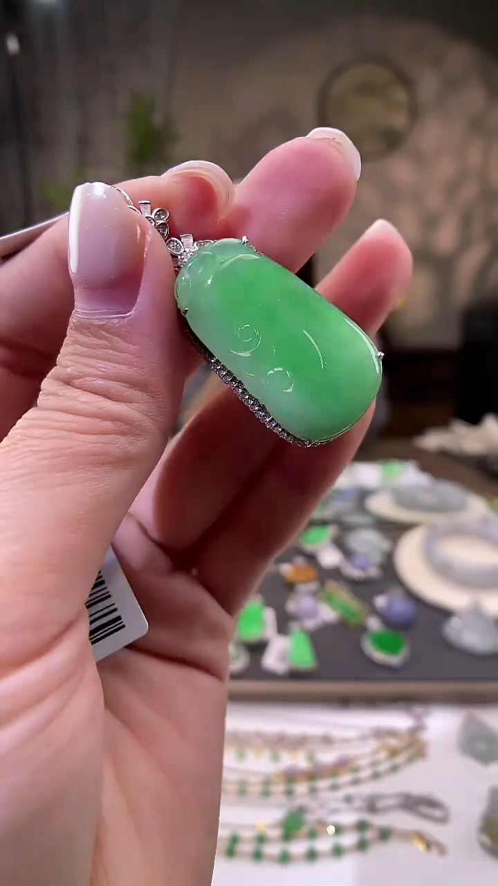 吊坠(不含链)18K金镶嵌翡翠如意