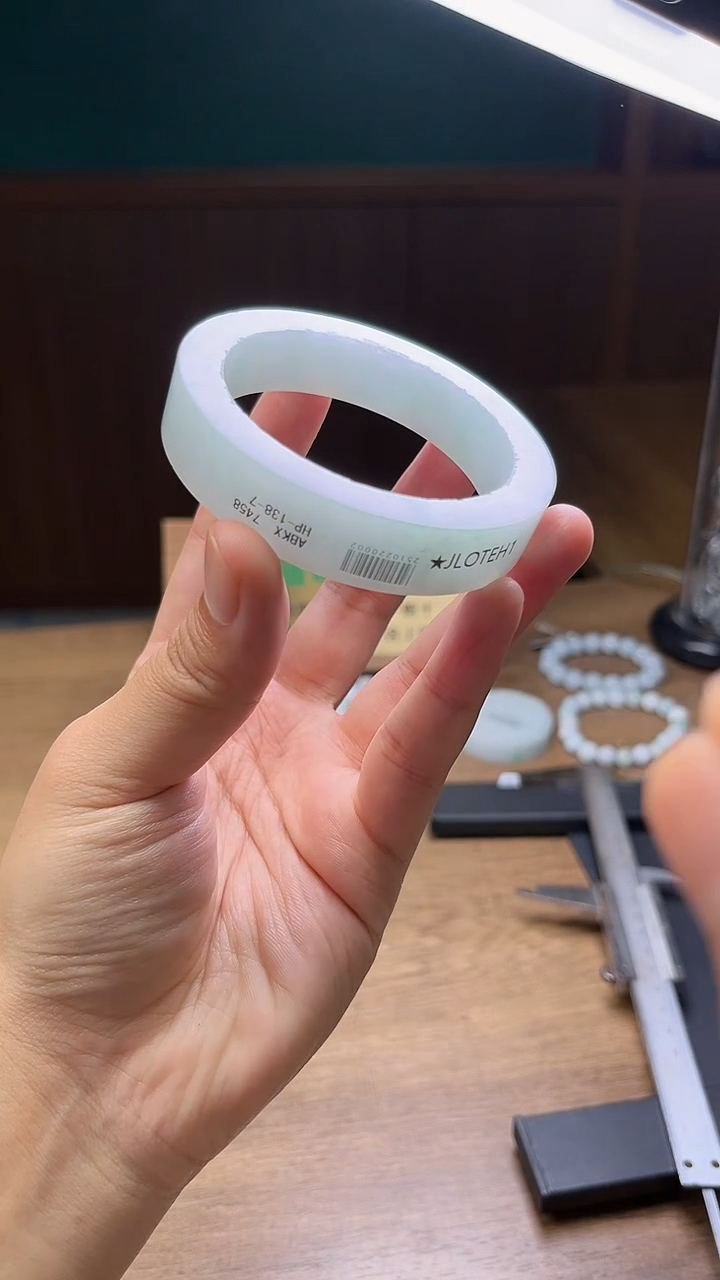 未镶嵌手镯定制翡翠咳****?定制