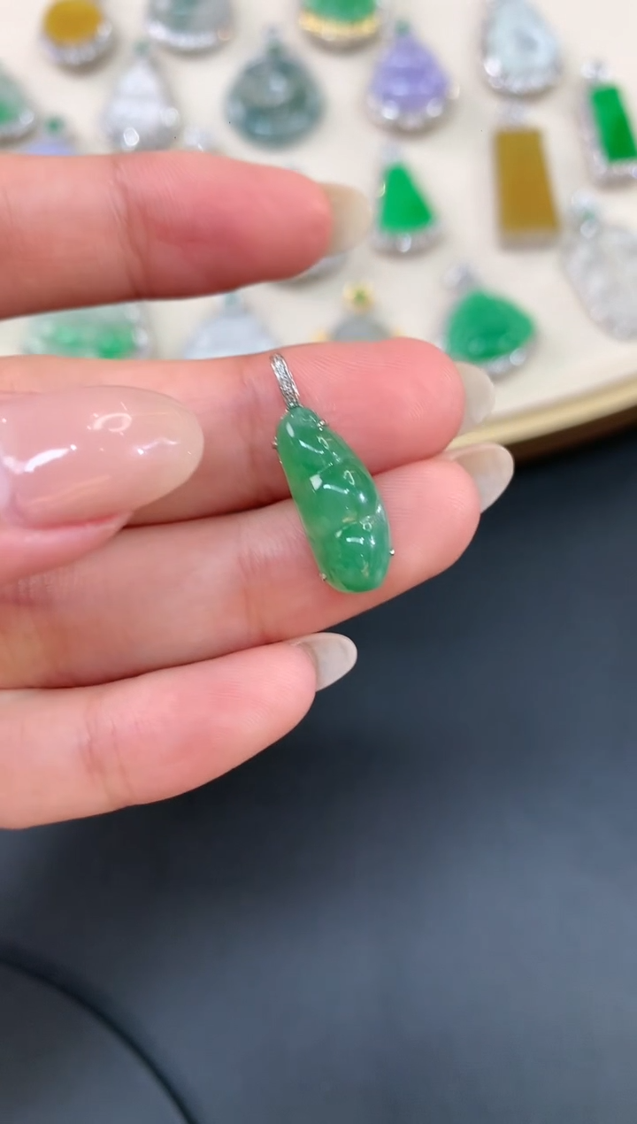 【闪购商品】翡翠吊坠(不含链)18K金镶嵌A774|1180