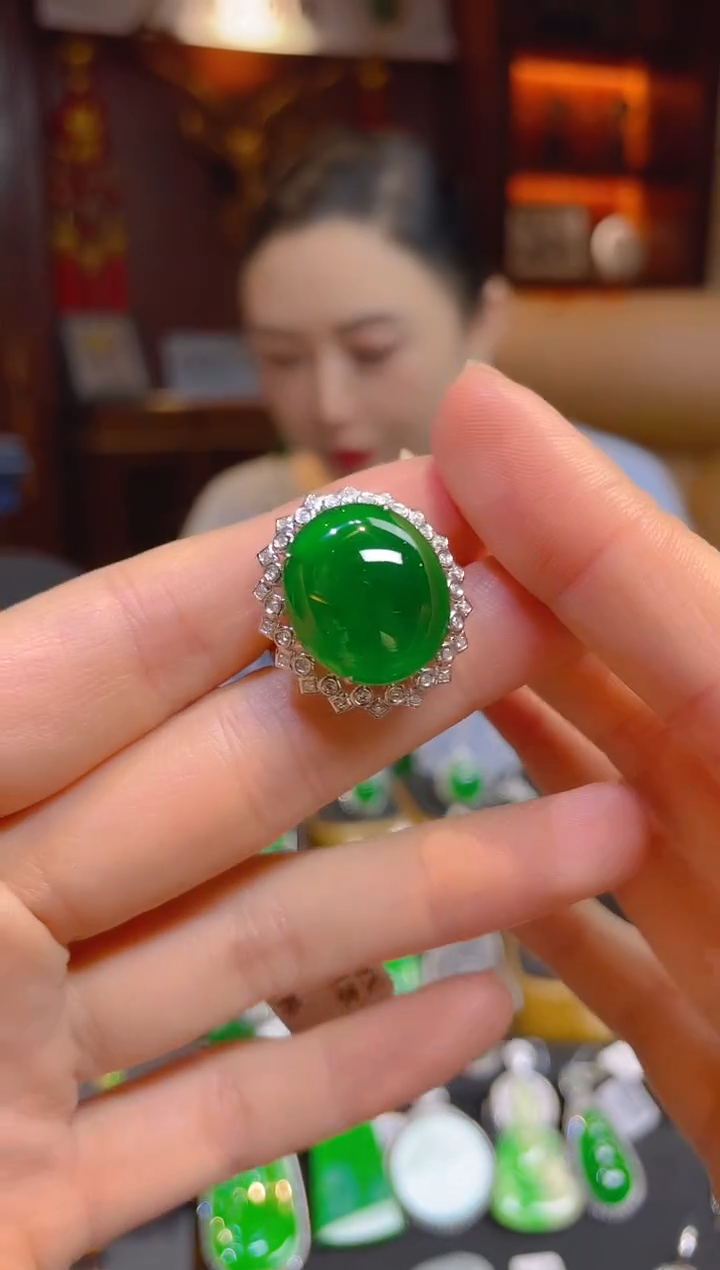 【闪购商品】翡翠戒指18K金镶嵌112100天然A货翡翠蛋面戒指
