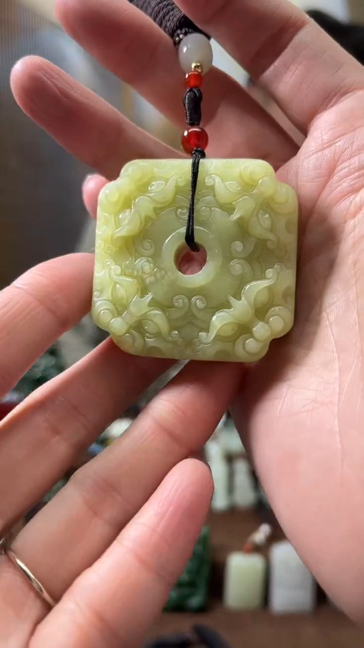 颈饰未镶嵌和田玉·