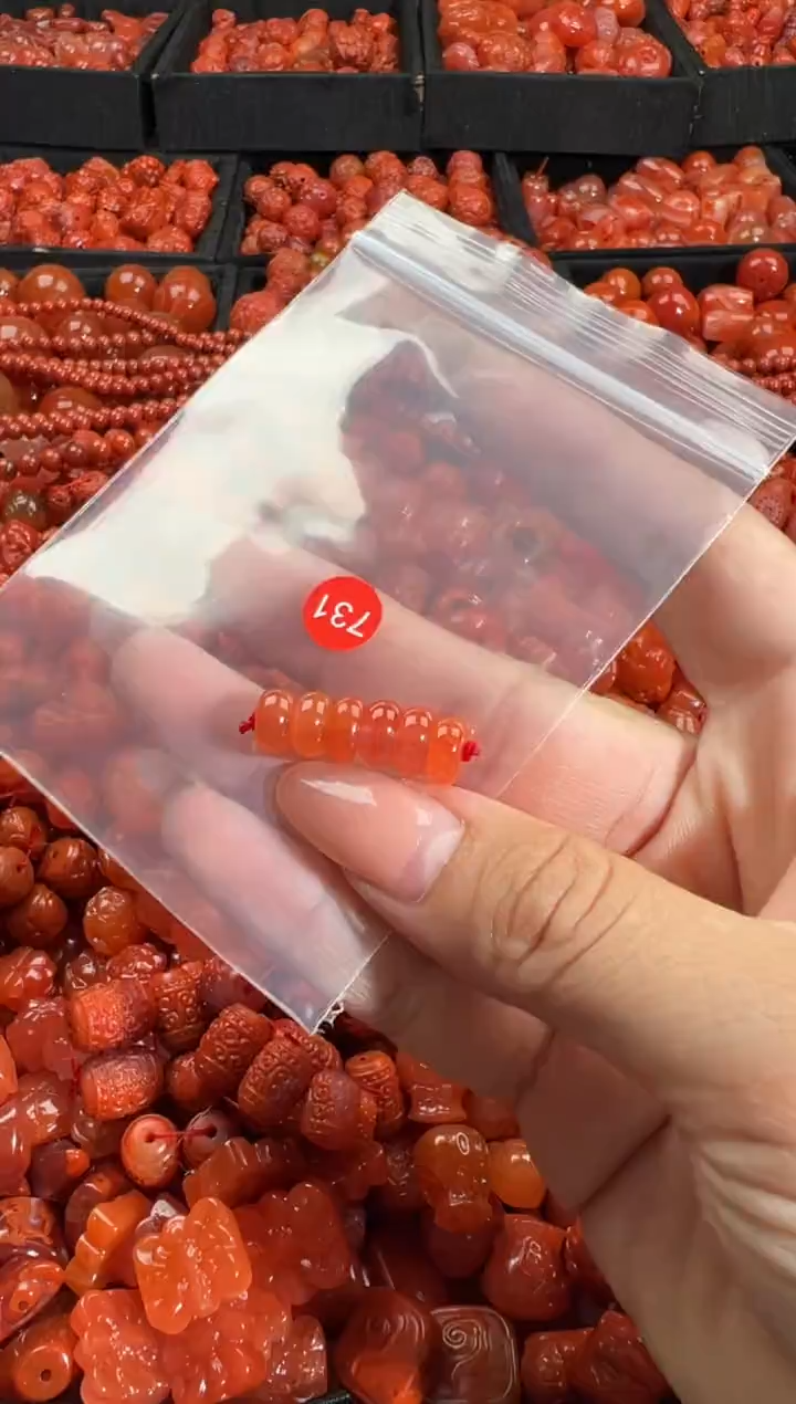 南红玛瑙未镶嵌颈饰1