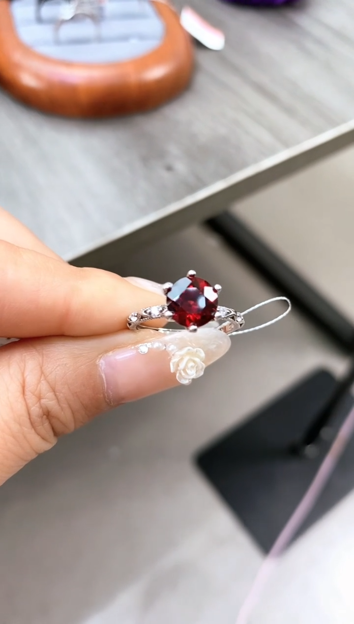 【闪购商品】石榴石戒指银S925镶嵌天然石榴石戒指