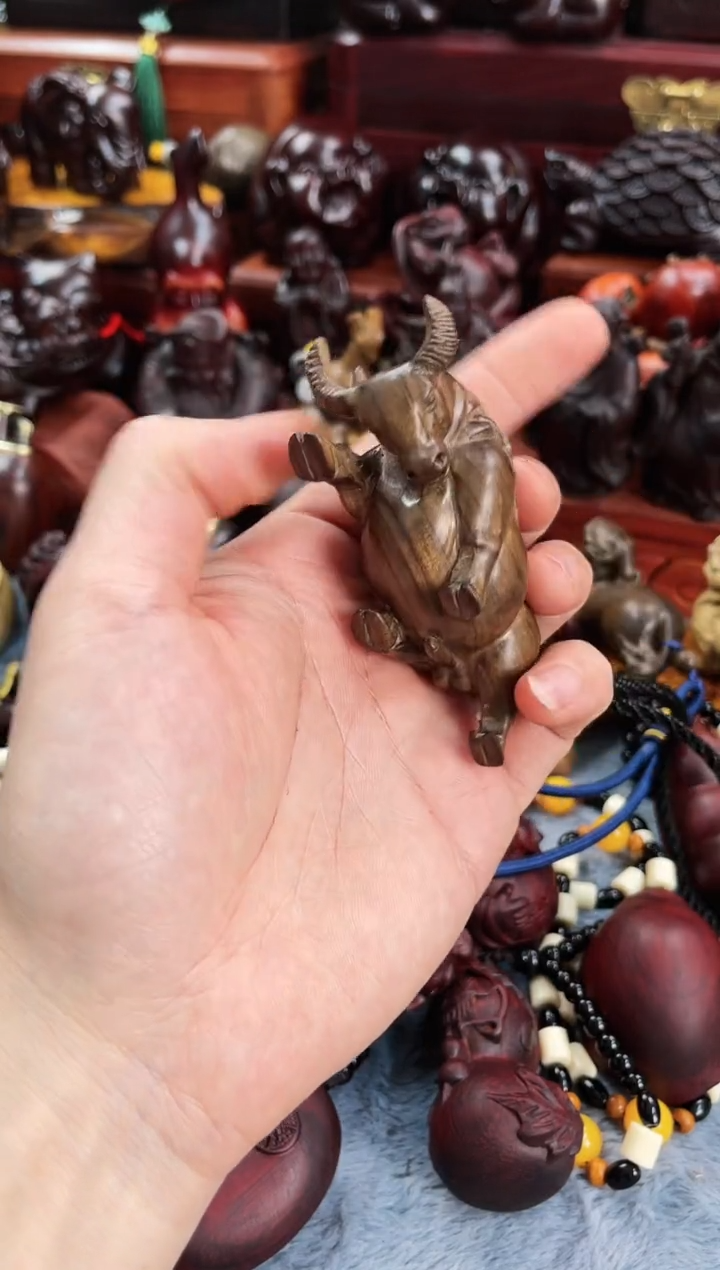 【闪购商品】香榧木金丝楠阴沉木牛