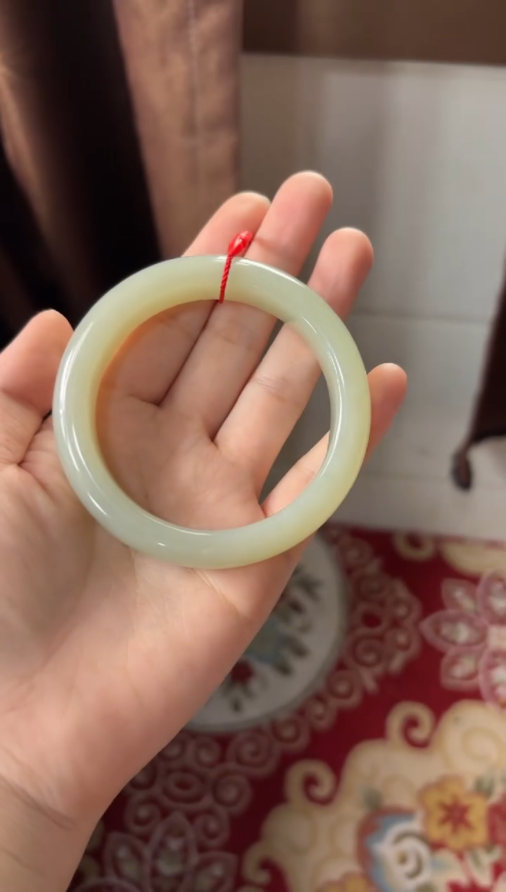 【闪购商品】和田玉手镯未镶嵌且末微色差近矿60