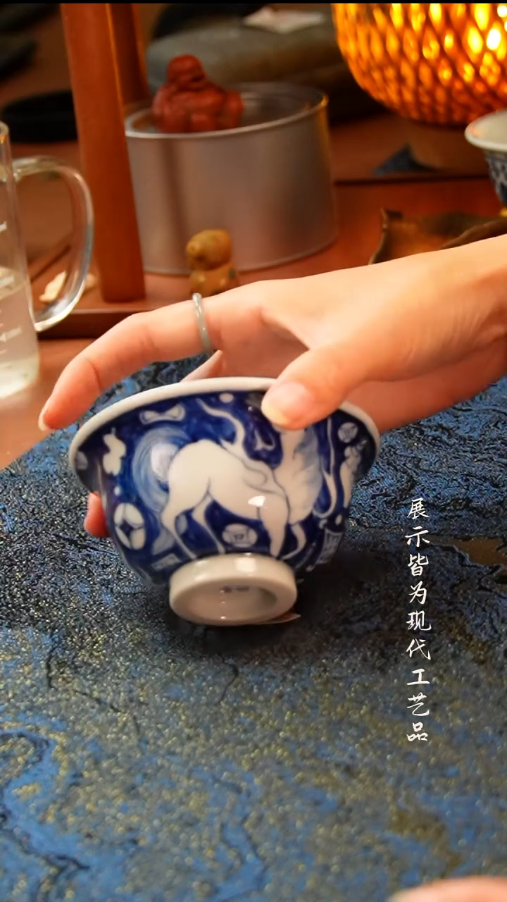 景德镇元青花天马压手杯