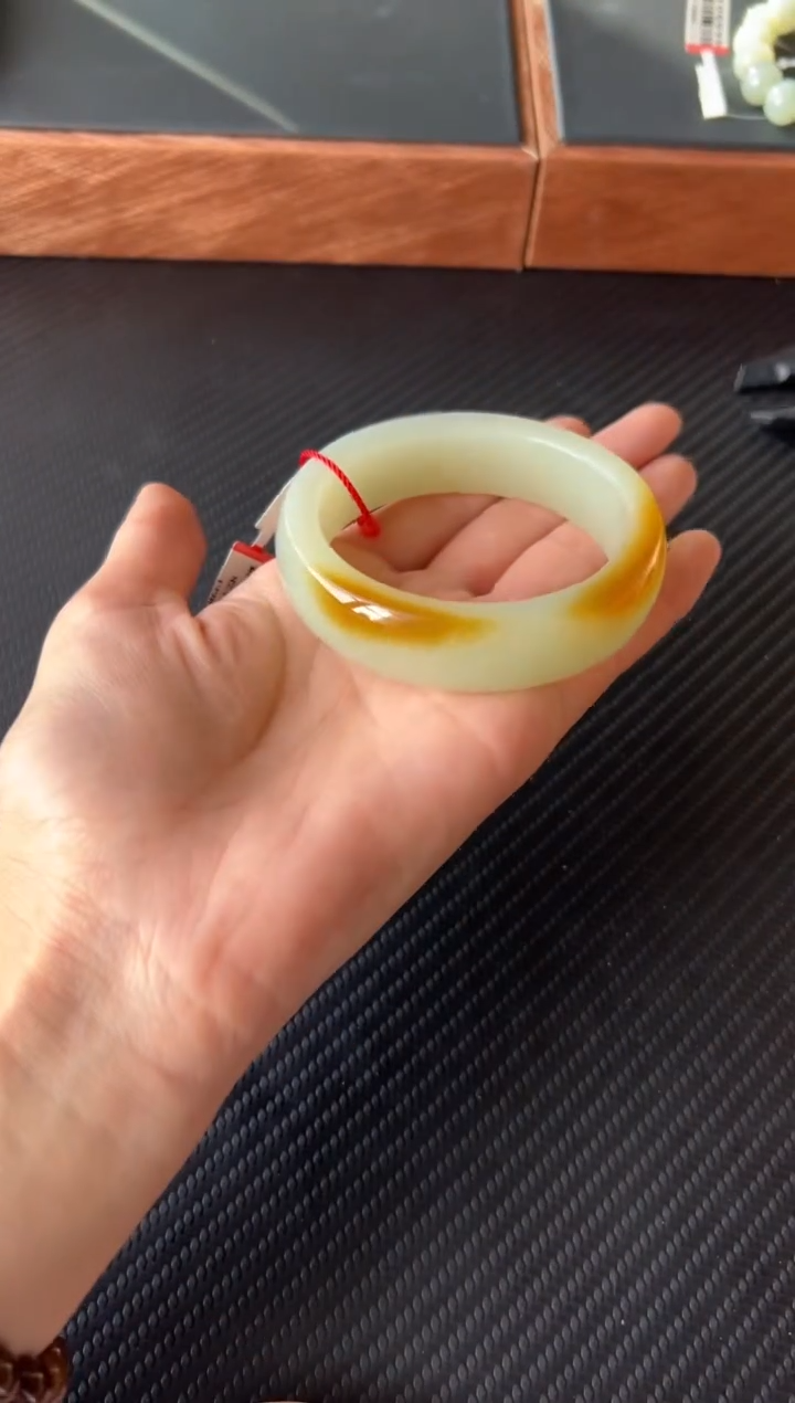 【闪购商品】和田玉手镯未镶嵌且末微色差58+