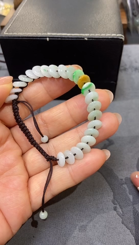 【闪购商品】翡翠颈饰未镶嵌手串