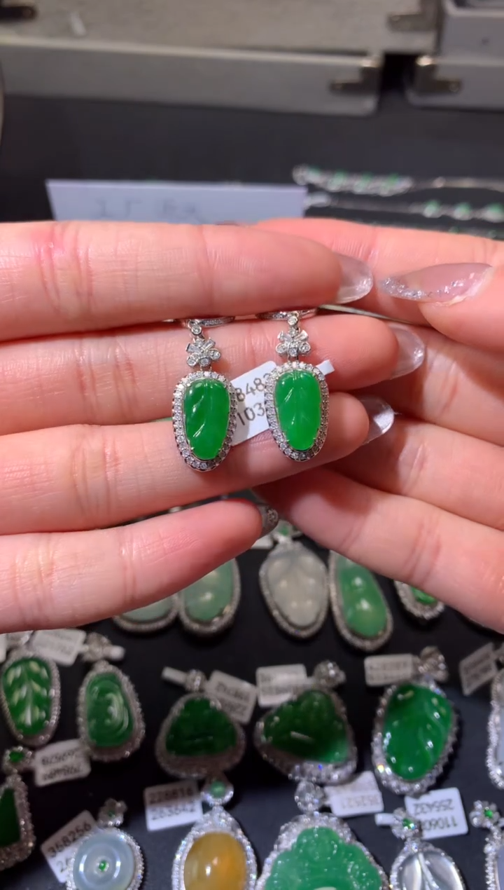 翡翠18K金镶嵌吊坠(不含链)耳坠