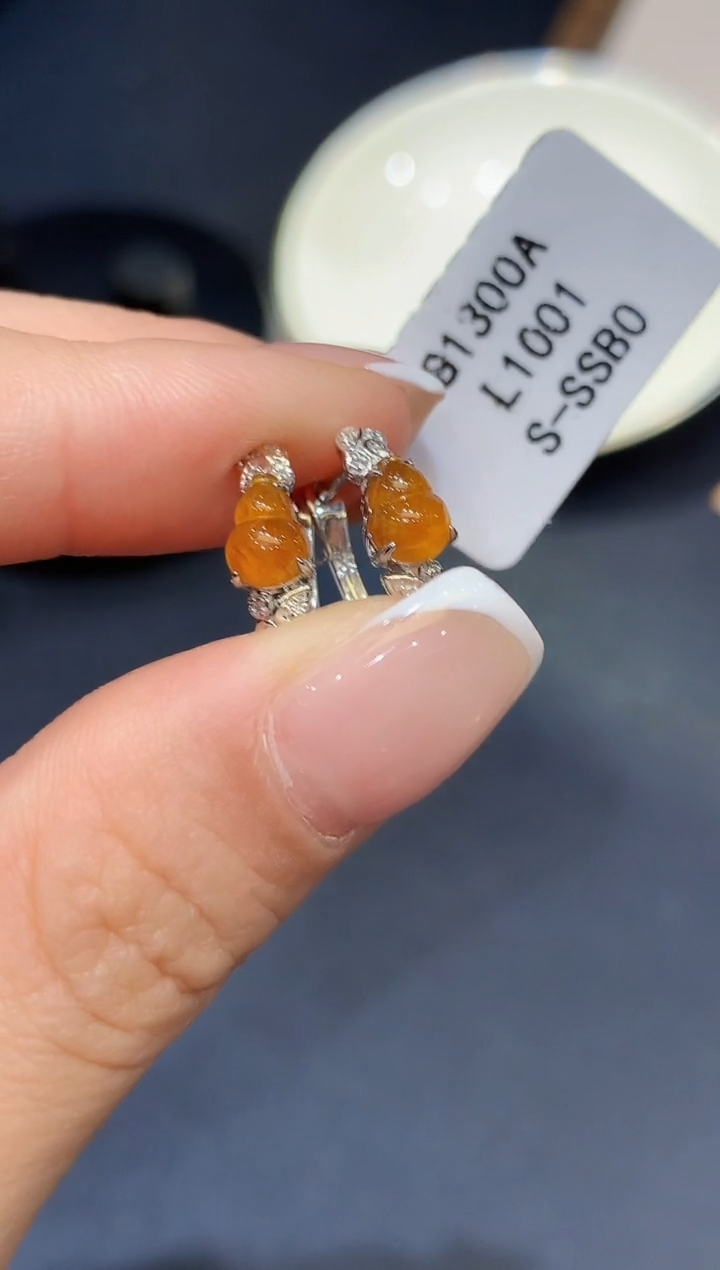 翡翠18K金镶嵌耳饰L多样性发其一