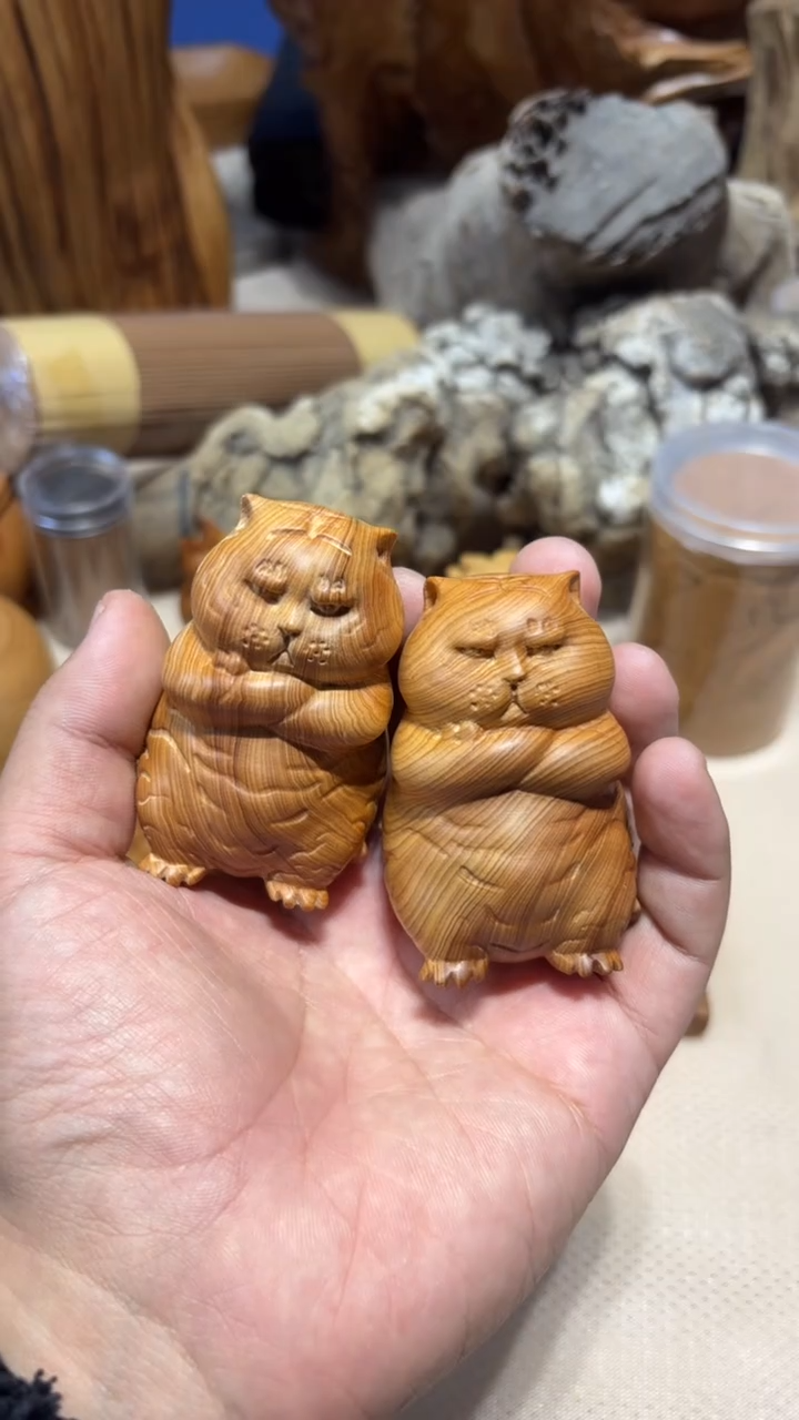 柏木（崖柏）南太行崖柏黑油手把件虎