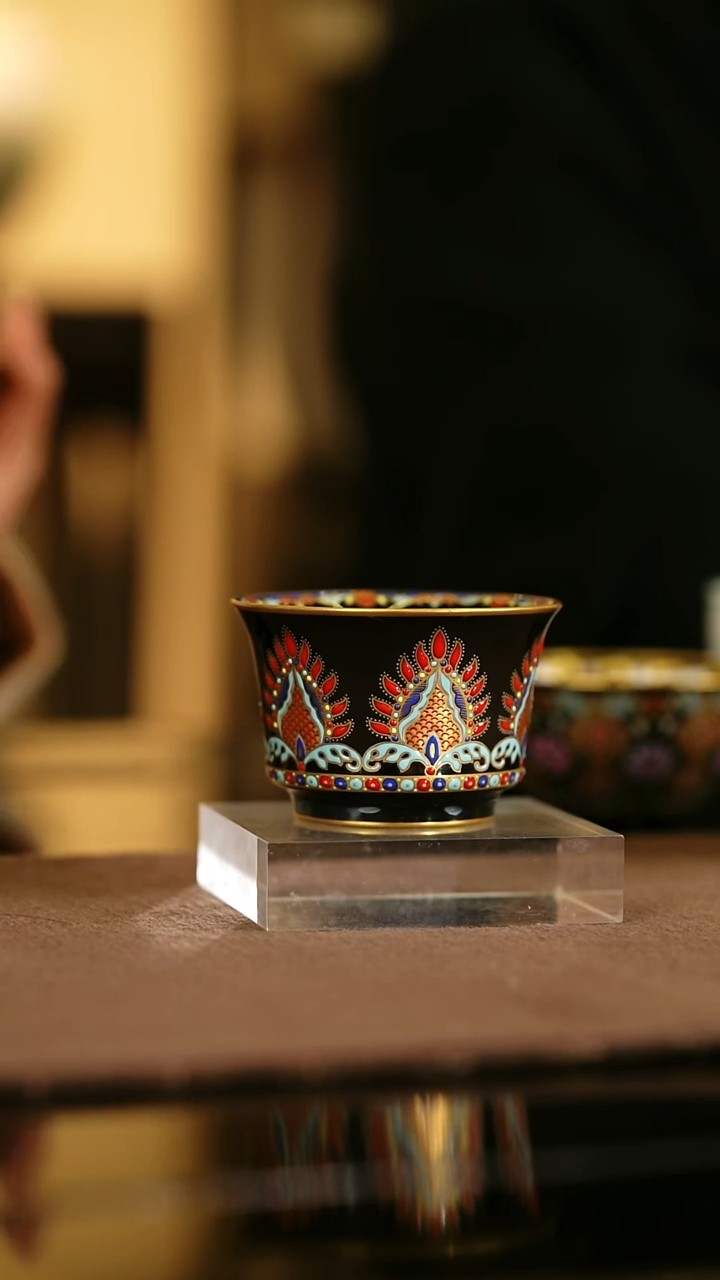 瓷瓷姑娘溢珍堂珐琅彩马蹄杯