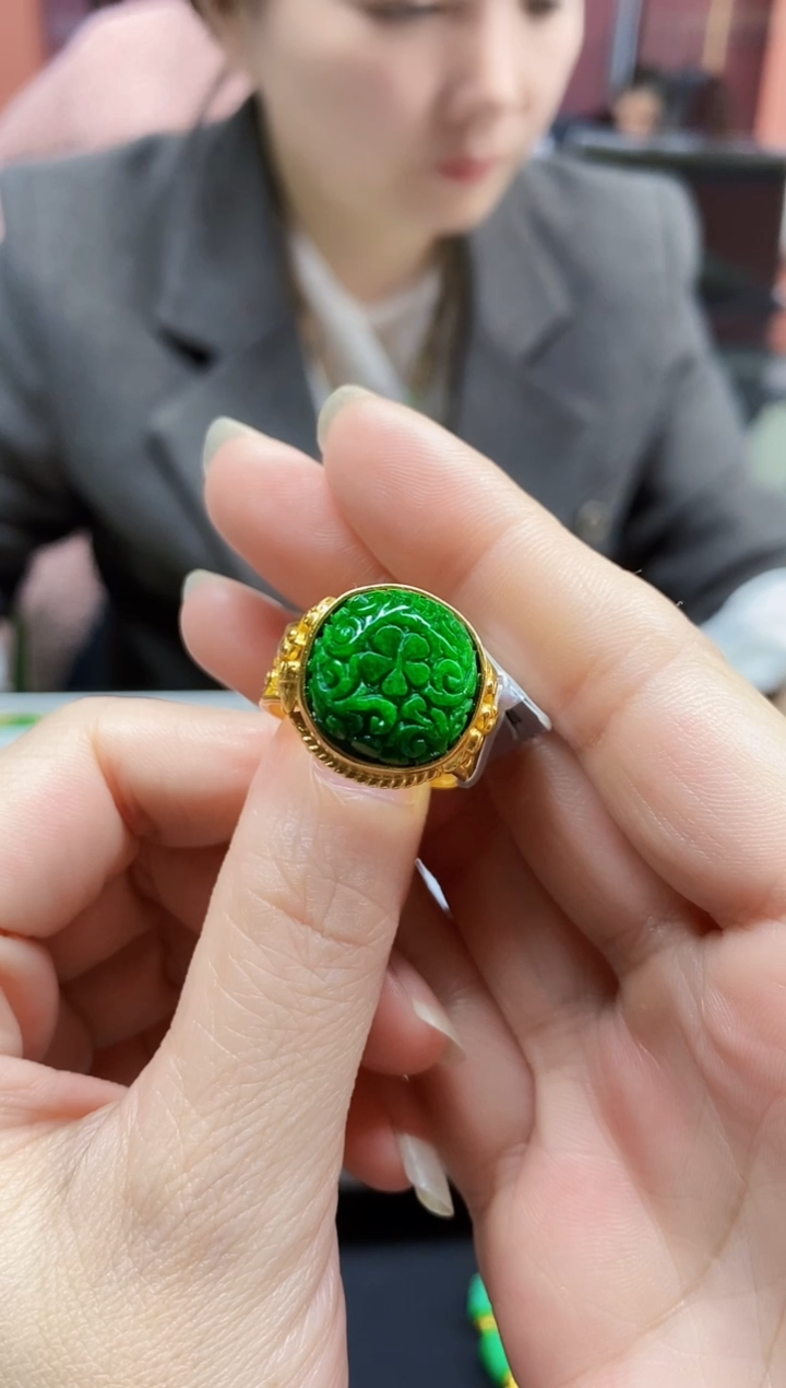 颈饰未镶嵌翡翠戒指-8