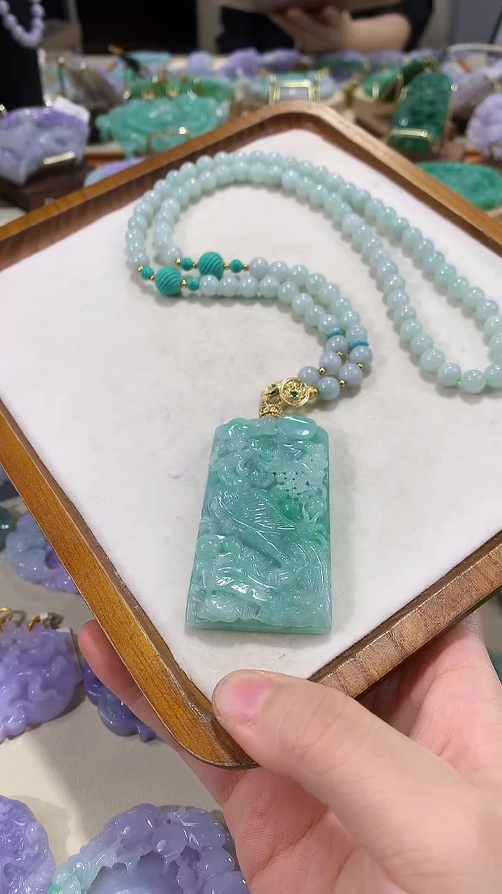 颈饰未镶嵌翡翠吊坠