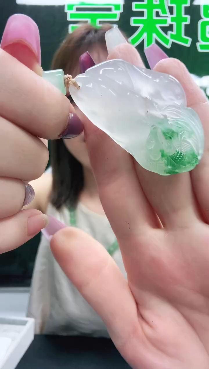 未镶嵌1石英质玉（非洲翠）/1892