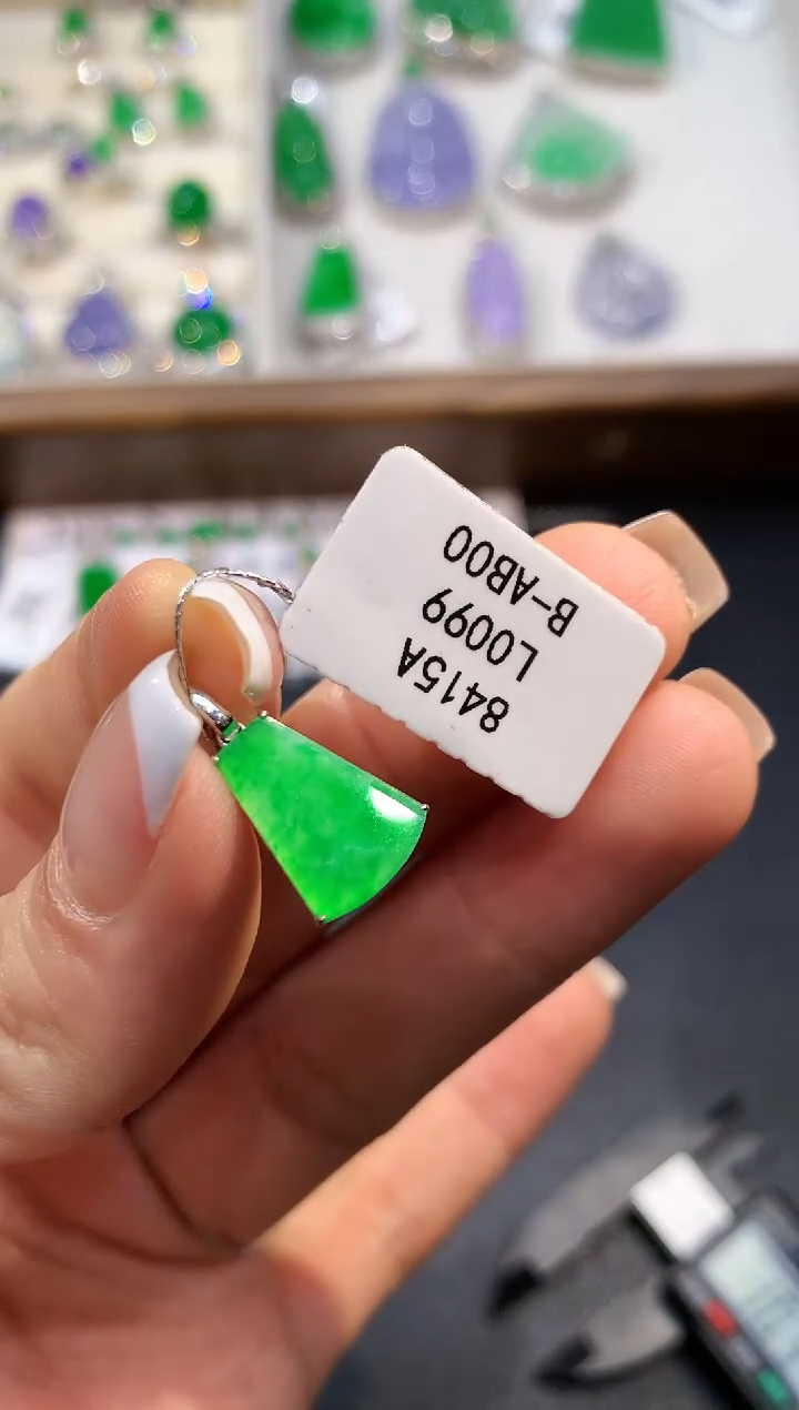 【闪购商品】翡翠吊坠(不含链)18K金镶嵌L0099