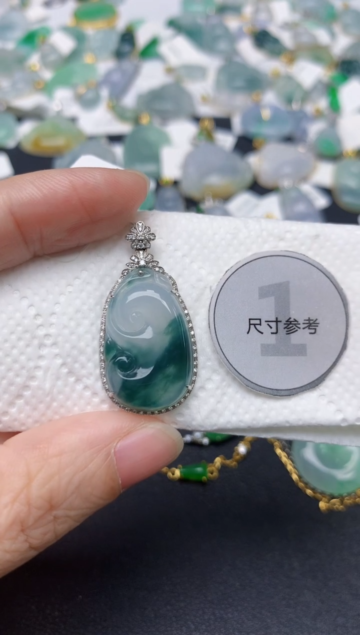 颈饰18K金镶嵌翡翠天然缅甸A货翡翠