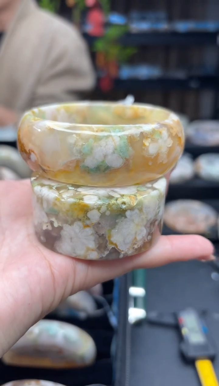 【闪购商品】石英质玉手镯未镶嵌210（61圈赠送镯心）