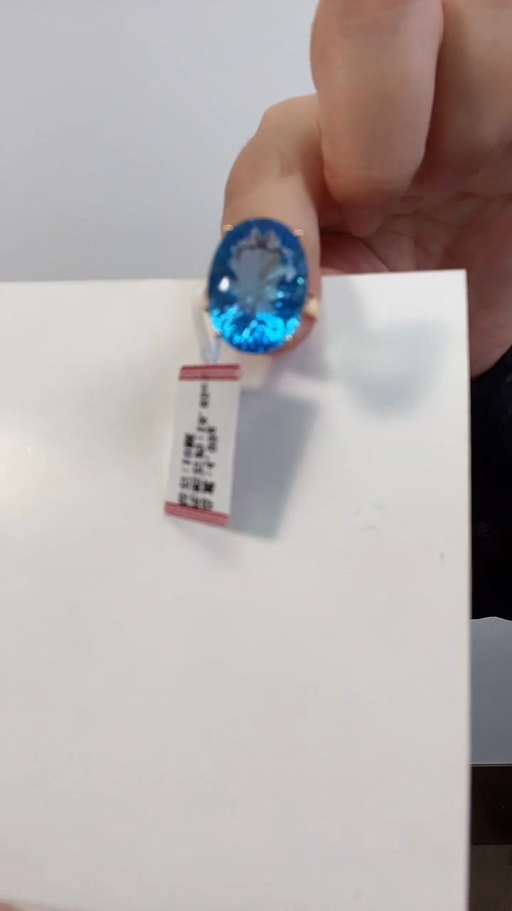 18K金镶嵌戒指托帕石戒指