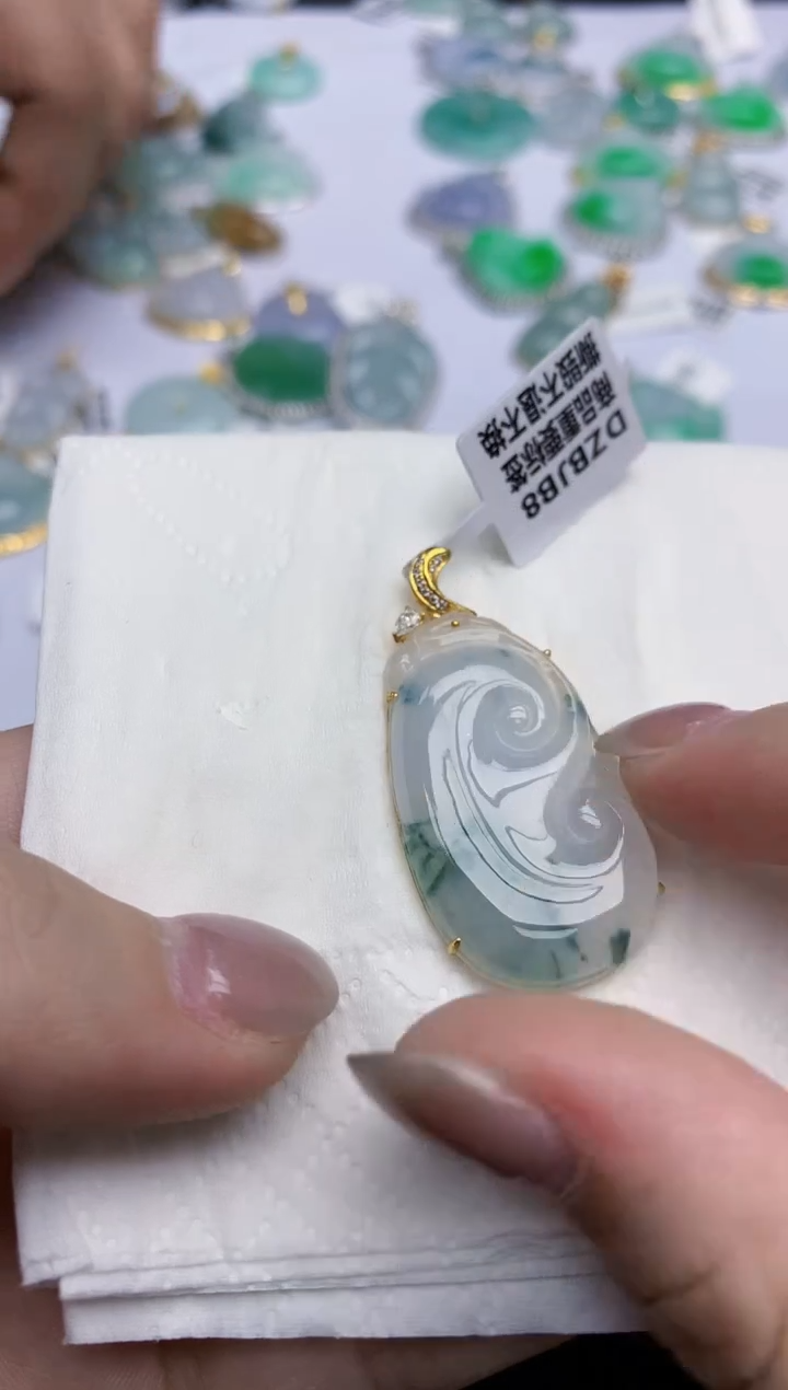 【闪购商品】翡翠颈饰18K金镶嵌天然翡翠A货