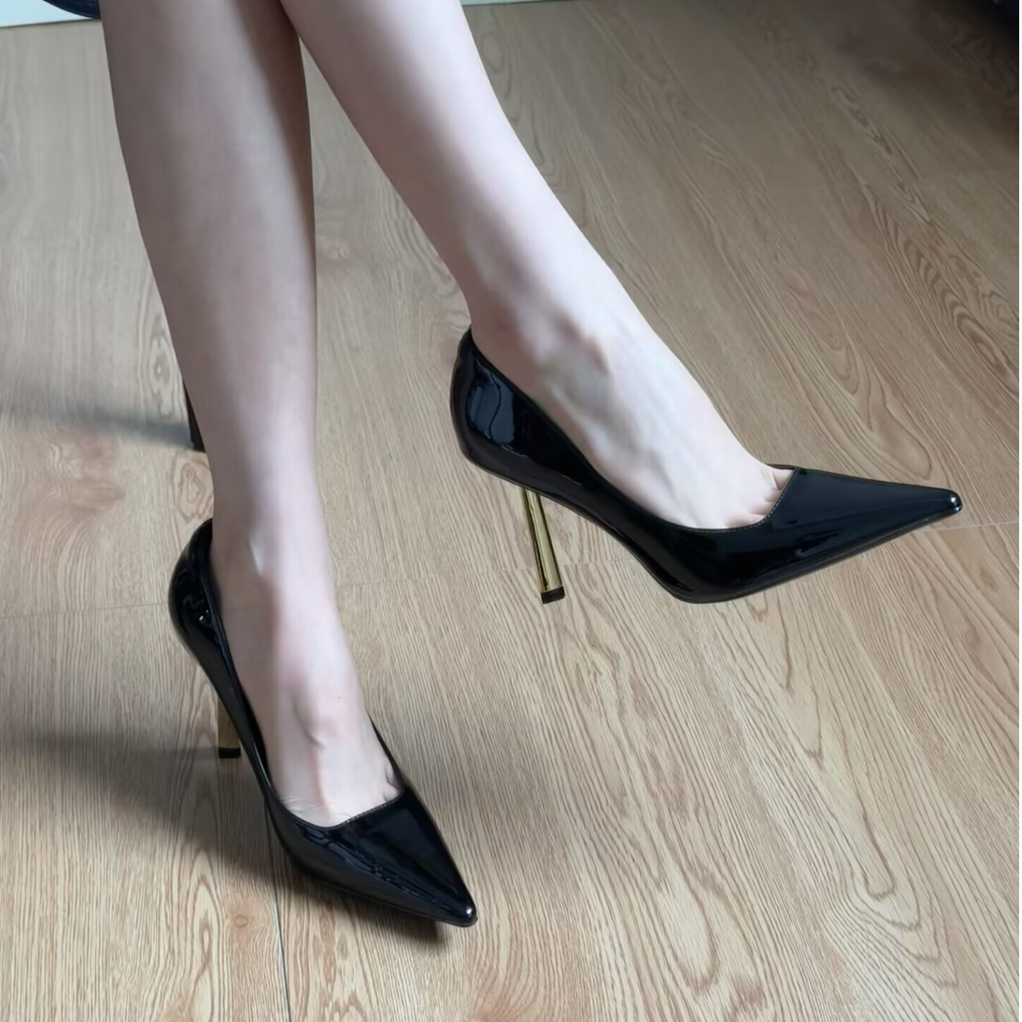 高跟鞋女2026新款春秋季小金跟气质性感漆皮尖头细跟浅口时尚单鞋