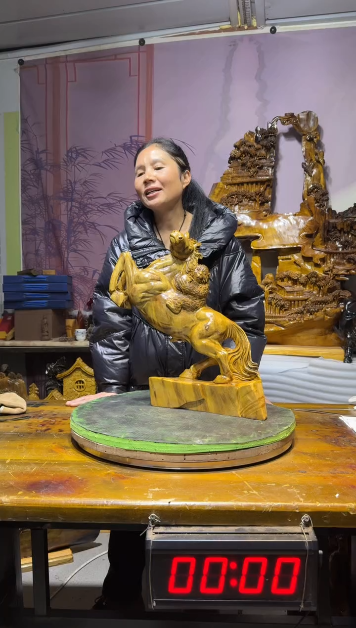 金丝楠梅***s金丝楠木雕刻摆件