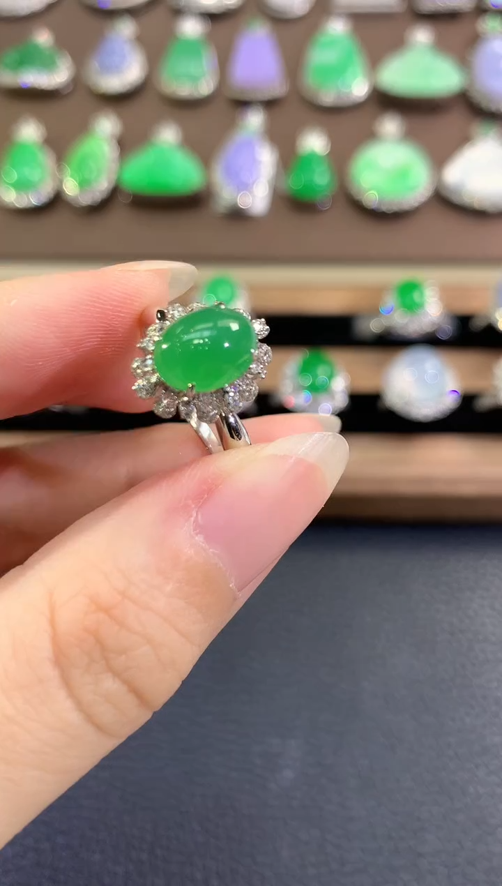 18K金镶嵌戒指翡翠春日珠宝 B89