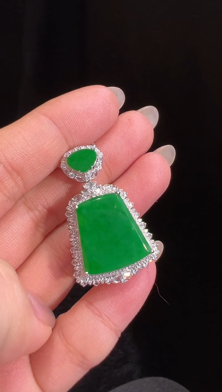 【闪购商品】翡翠颈饰18K金镶嵌吊坠