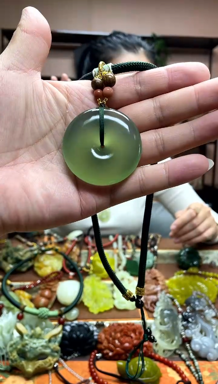 未镶嵌岫玉吊坠多样性发货发其中之一