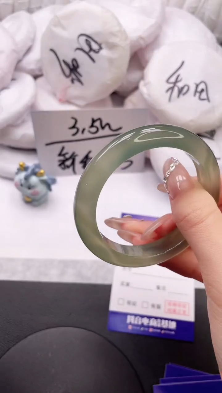 【闪购商品】石英质玉手镯未镶嵌26K175-53