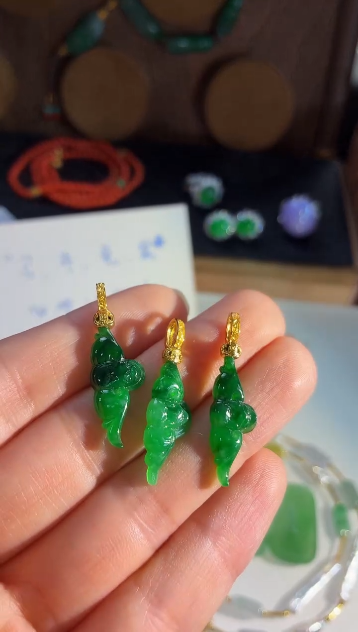 吊坠(不含链)18K金镶嵌翡翠吊坠（多样性发货发一个）