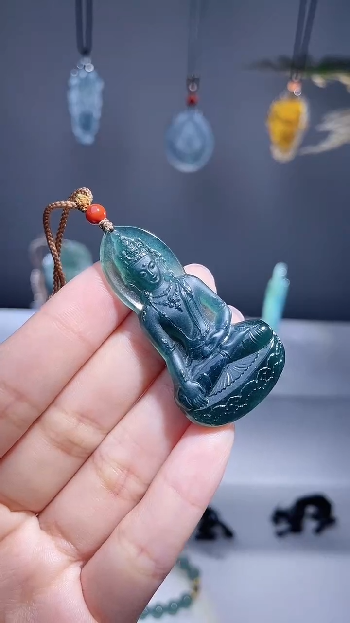 颈饰未镶嵌翡翠观音