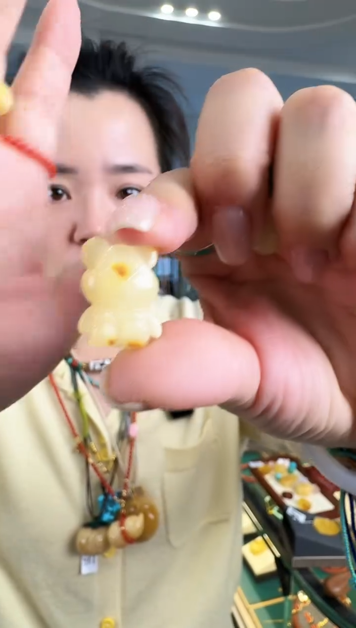 蜜蜡吊坠(赠链)未镶嵌精美的吊坠