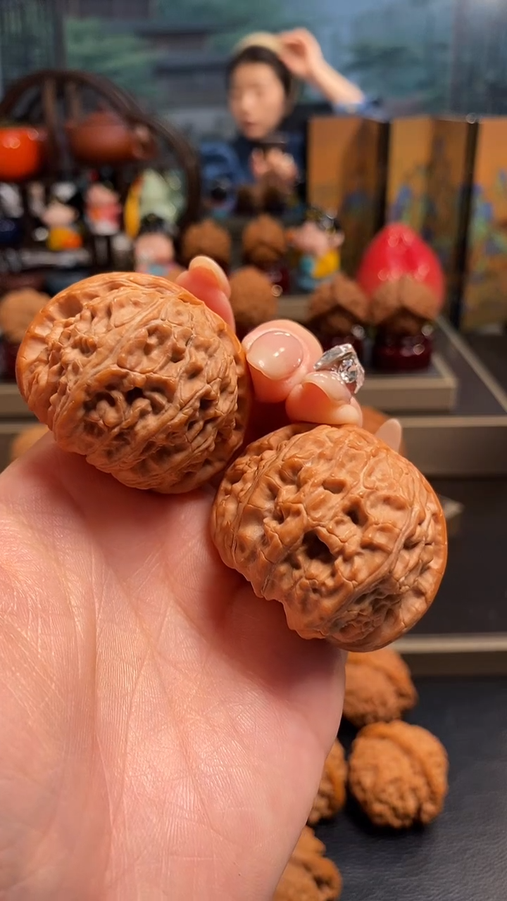 【闪购商品】文玩核桃把件H 65白狮子43尺