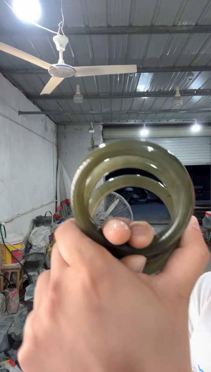 和田玉手镯未镶嵌湖水绿手镯多样性拍一发一（52到62圈口）