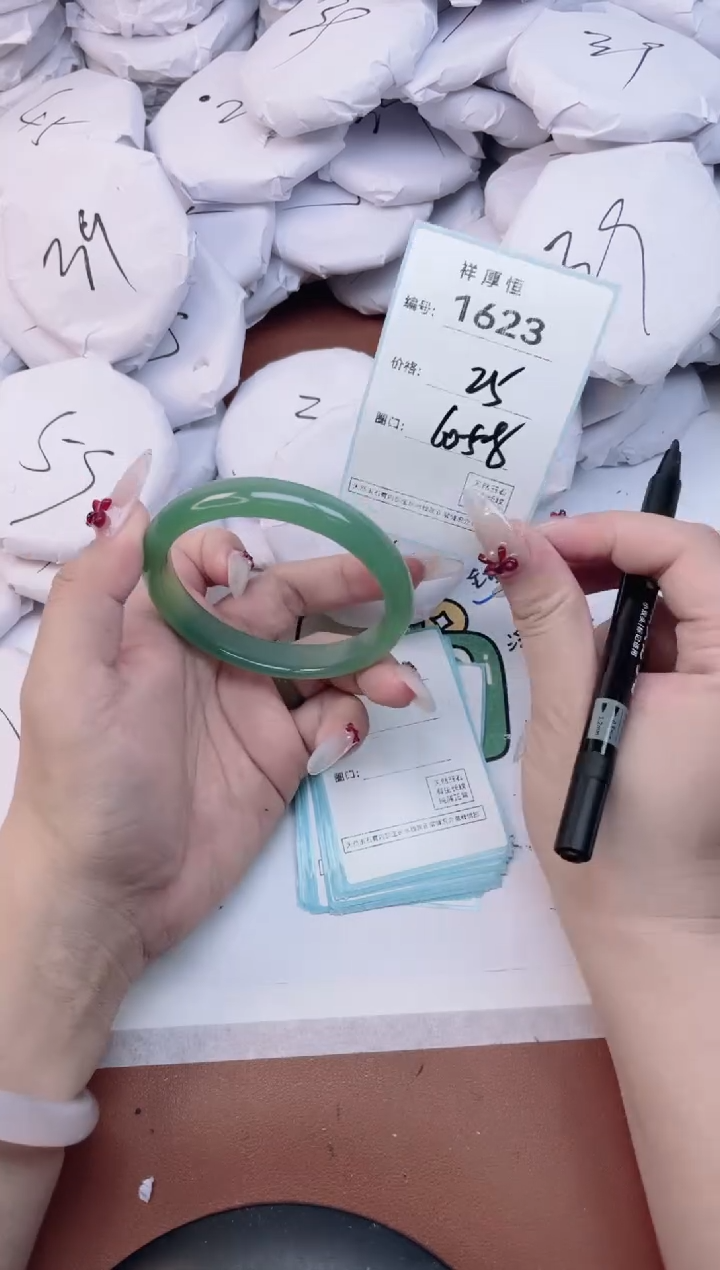 玛瑙/玉髓手镯未镶嵌1623