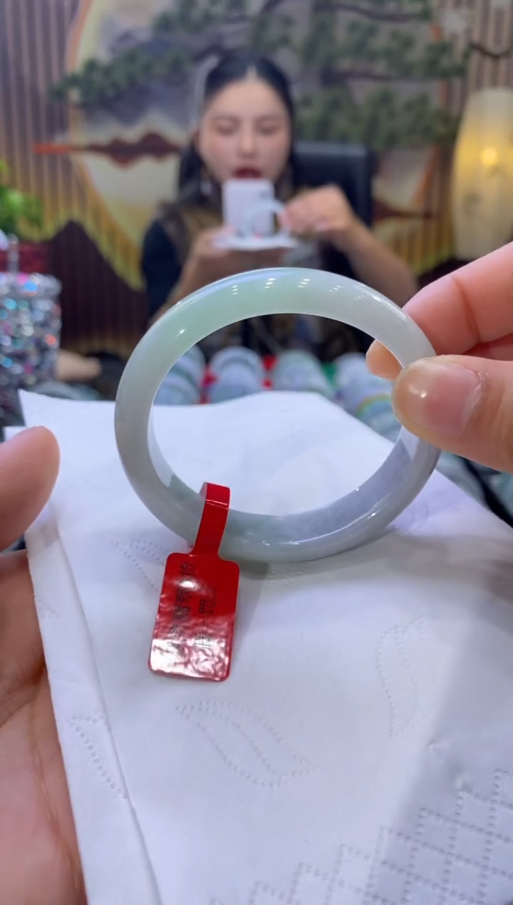 【闪购商品】翡翠手镯未镶嵌多人05211