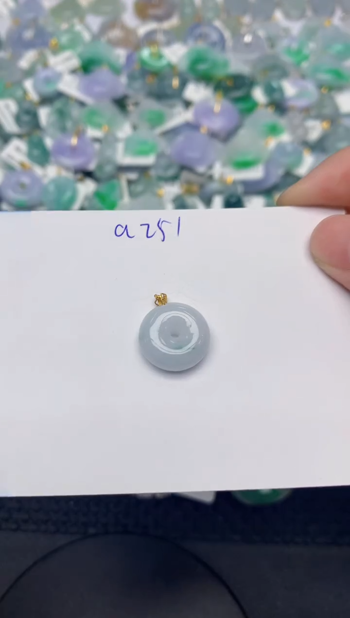 翡翠未镶嵌颈饰天然缅甸A货翡翠