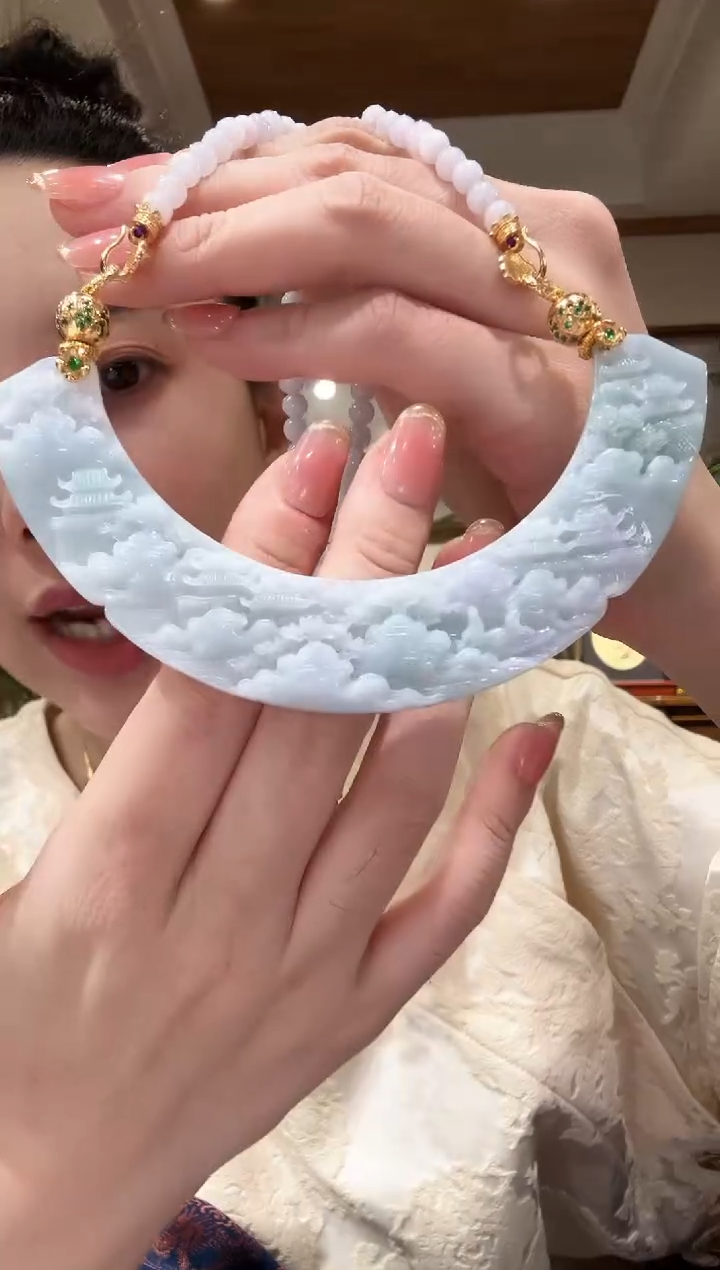 翡翠未镶嵌颈饰国风