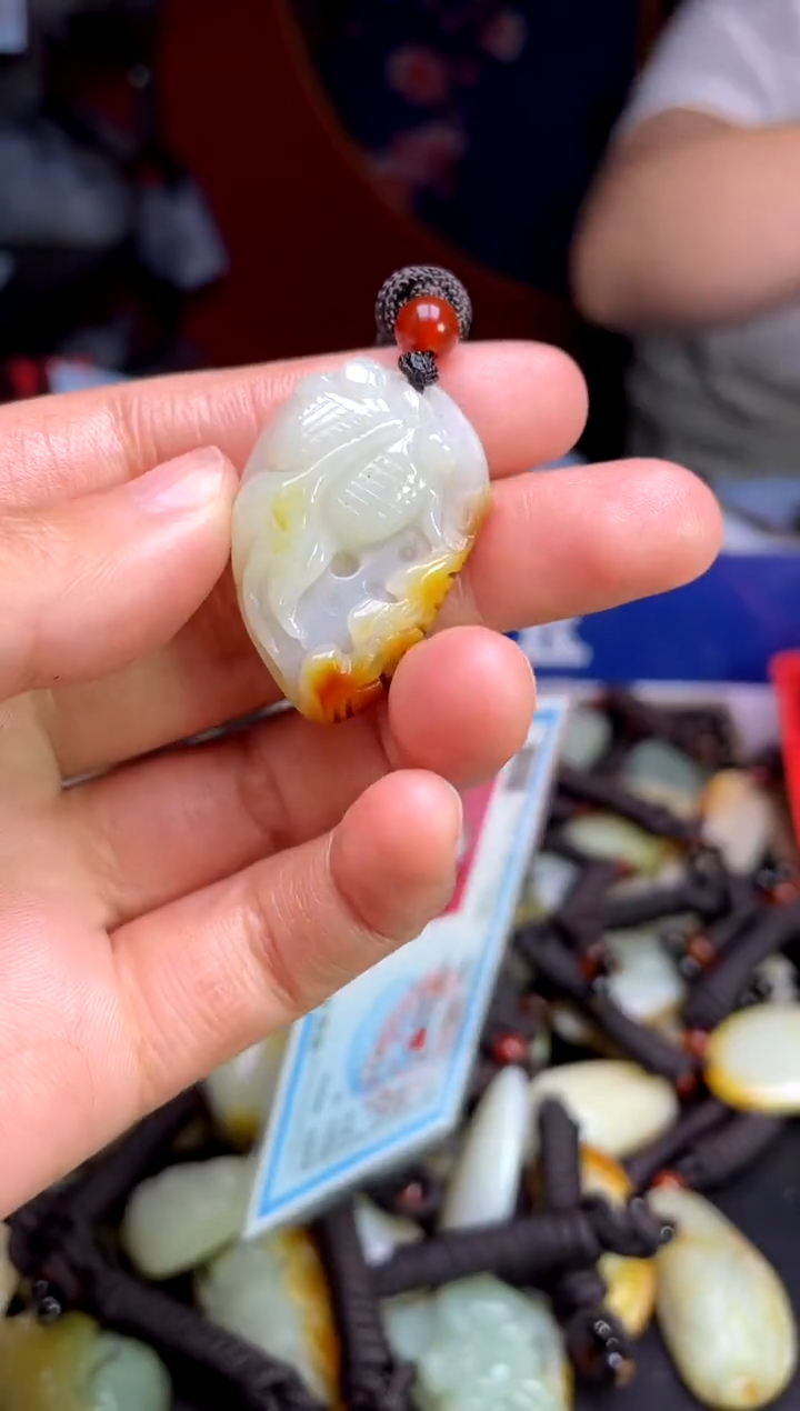 和田玉未镶嵌颈饰1