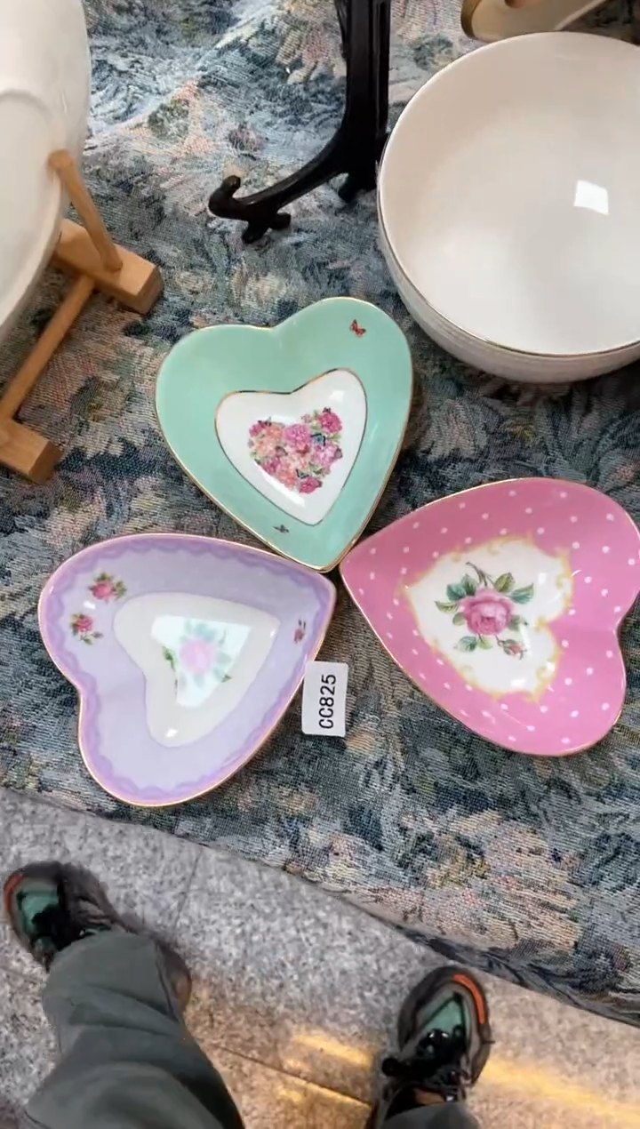 【闪购商品】瓷片陶瓷原单CC825餐具3个