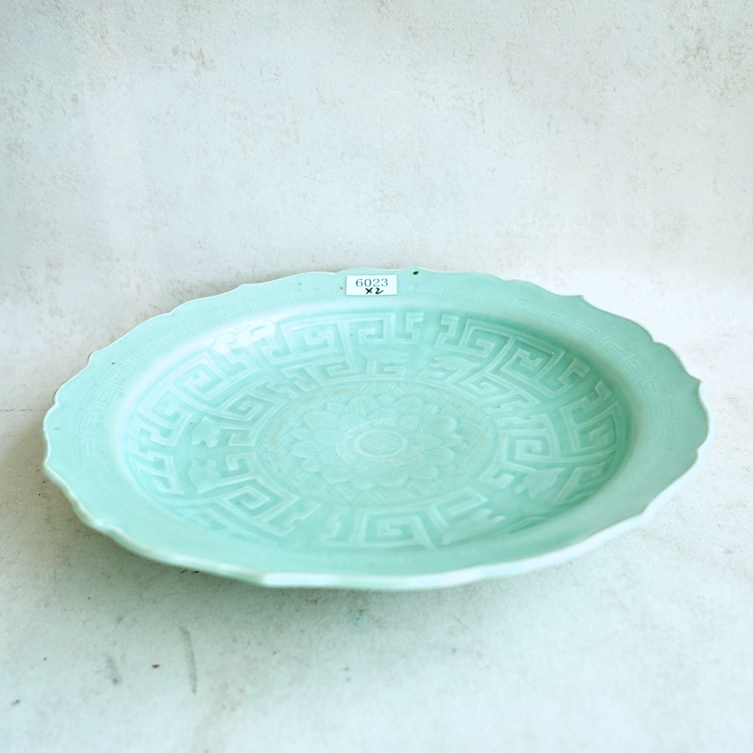 文华藏珍第299期拍品 10 清 龙泉莲花盘