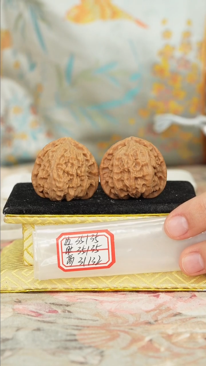 【闪购商品】文玩核桃把件白狮子