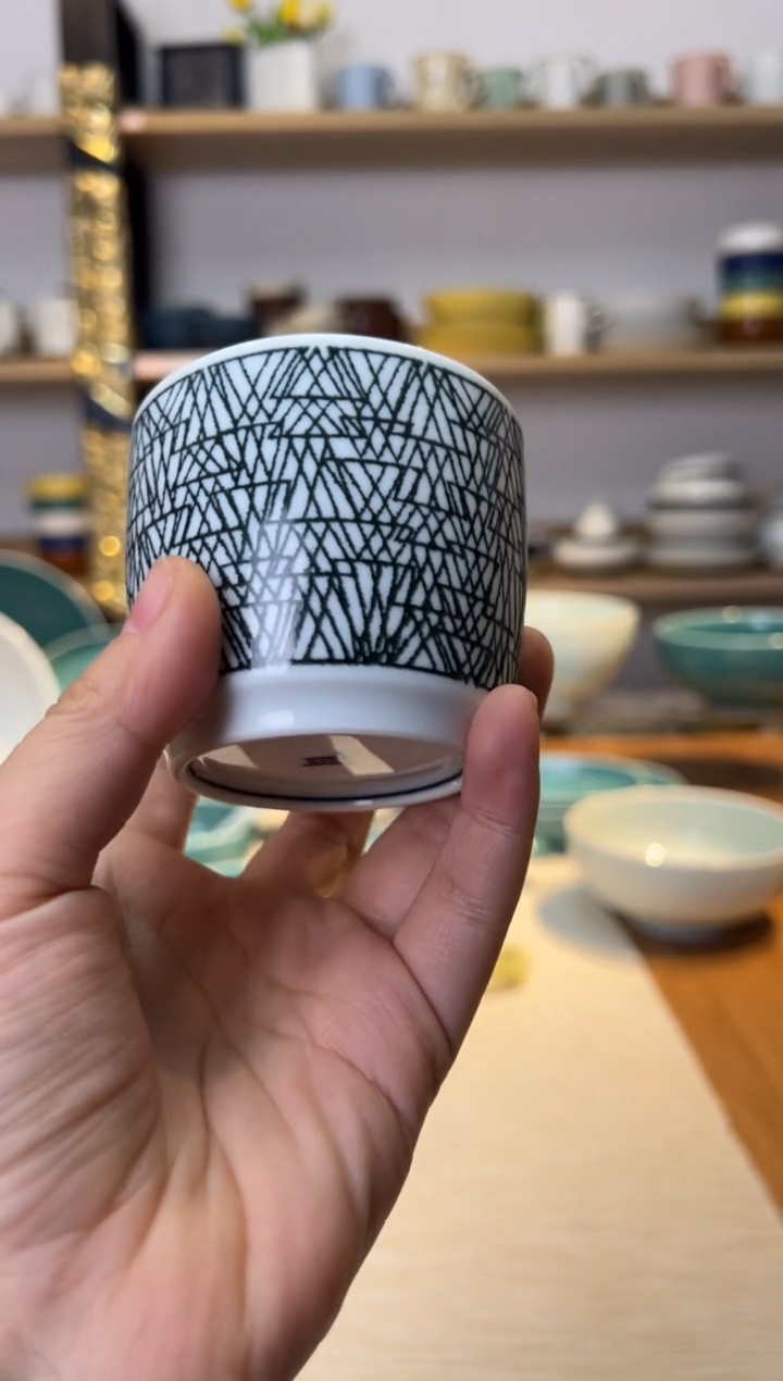 【闪购商品】盘白山 ｸﾞﾗﾌ 湯のみ猪口 くろがね