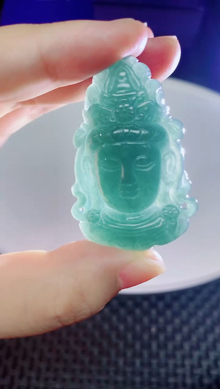 翡翠未镶嵌颈饰          