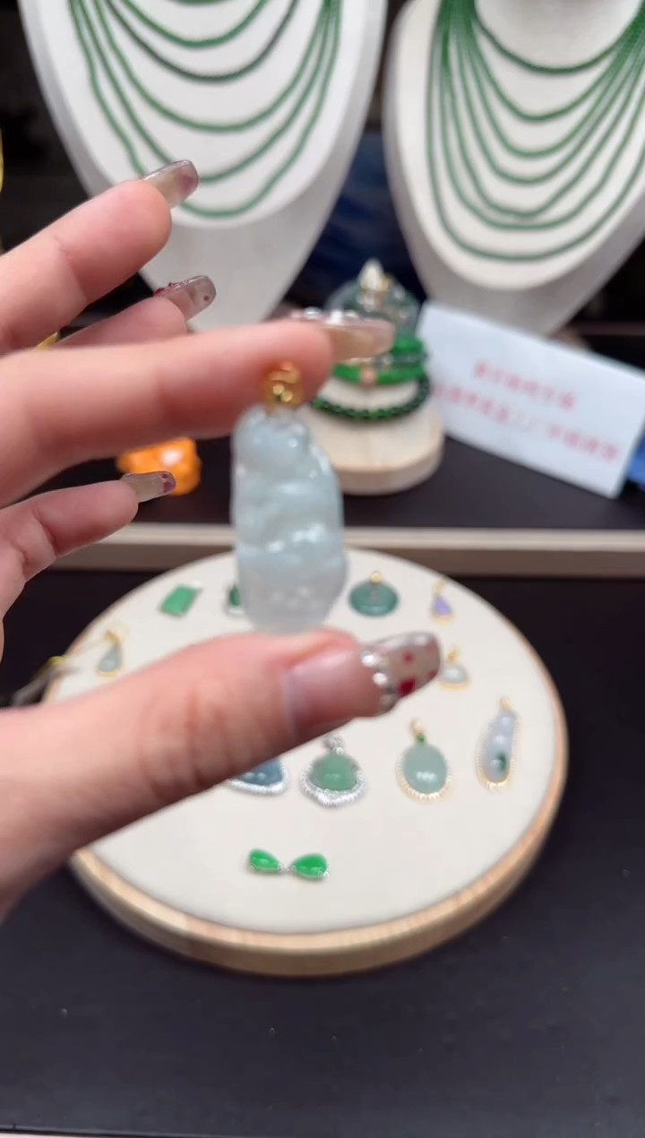 【闪购商品】翡翠吊坠(不含链)18K金镶嵌111111