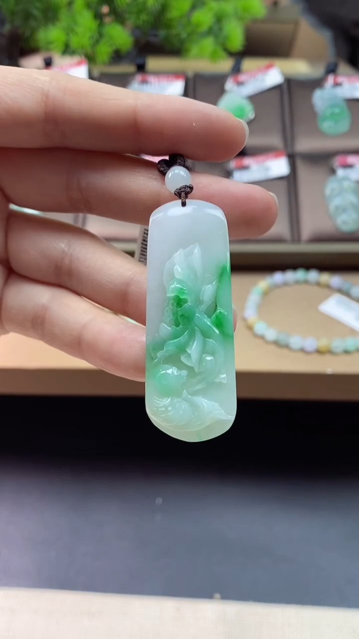 【闪购商品】翡翠颈饰未镶嵌花件