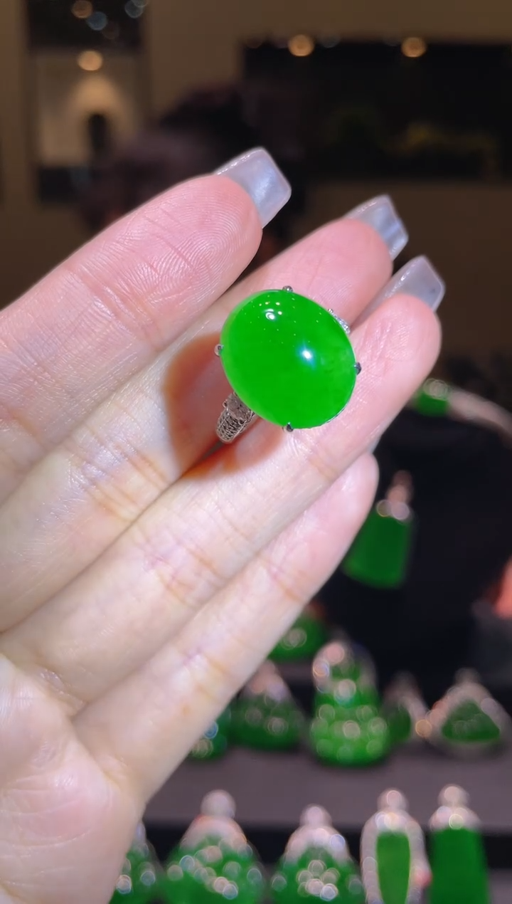 【闪购商品】翡翠吊坠(不含链)18K金镶嵌A32